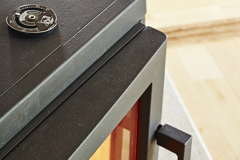 薪ストーブや暖炉の素材は？